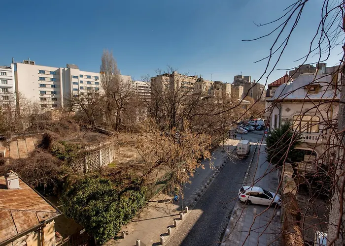 Downtown Studios - Your Modern Escape Near Ateneul Roman