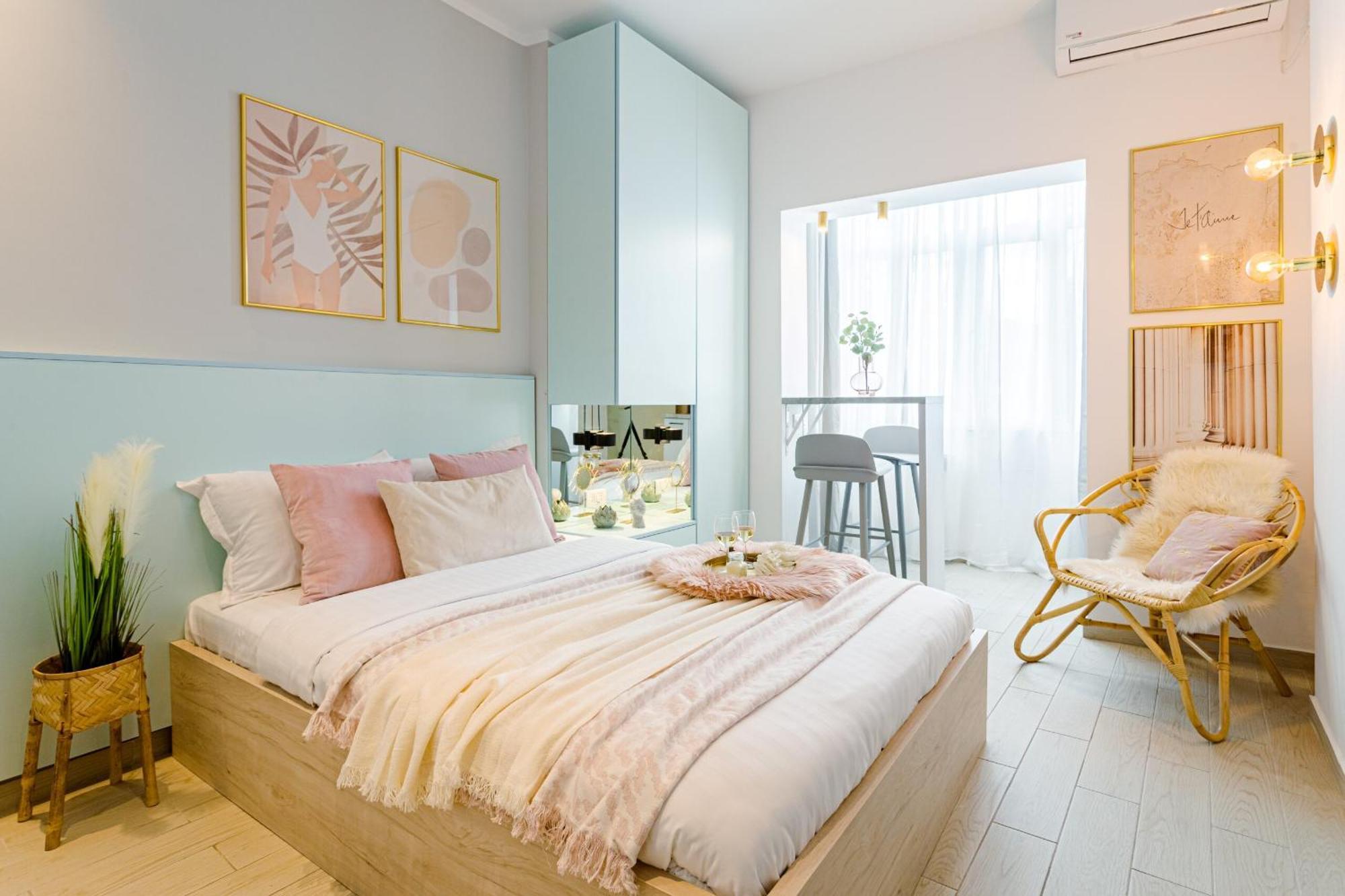 Downtown - Your Modern Escape Near Ateneul Apartament
