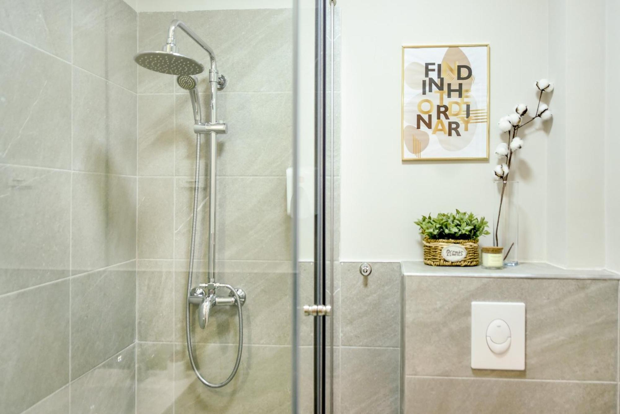 Downtown - Your Modern Escape Near Ateneul Apartament *
